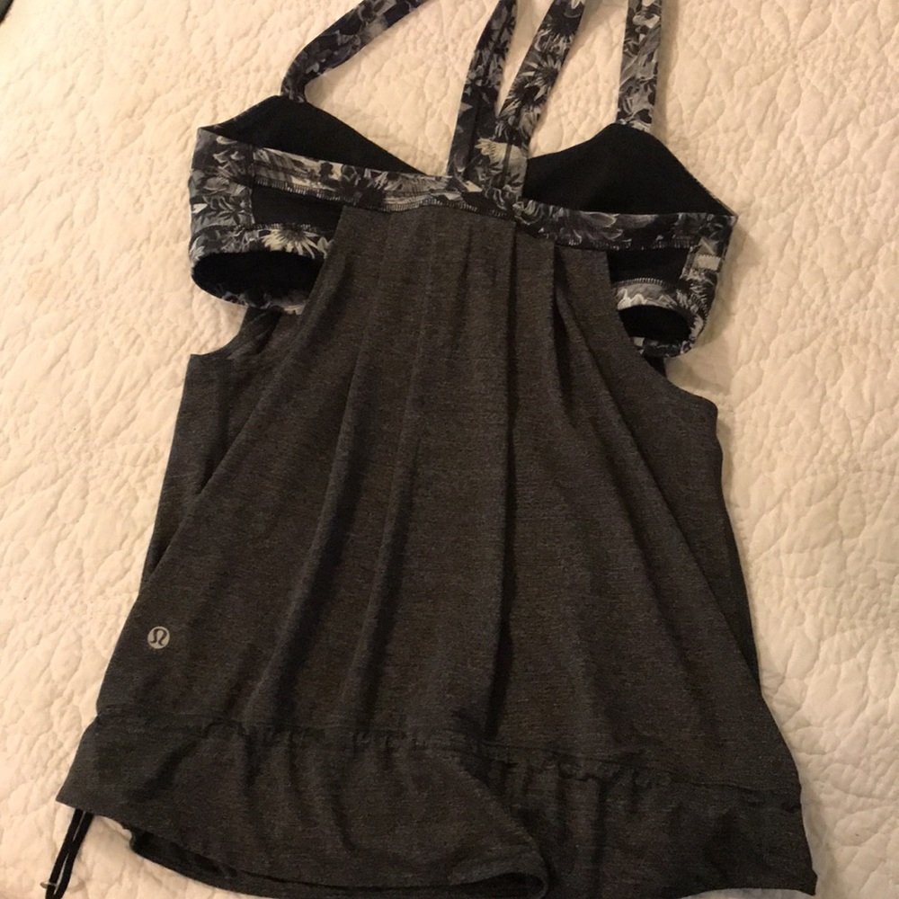 Lululemon tank with built in contrast bra. Sz 8 - Picture 6 of 8